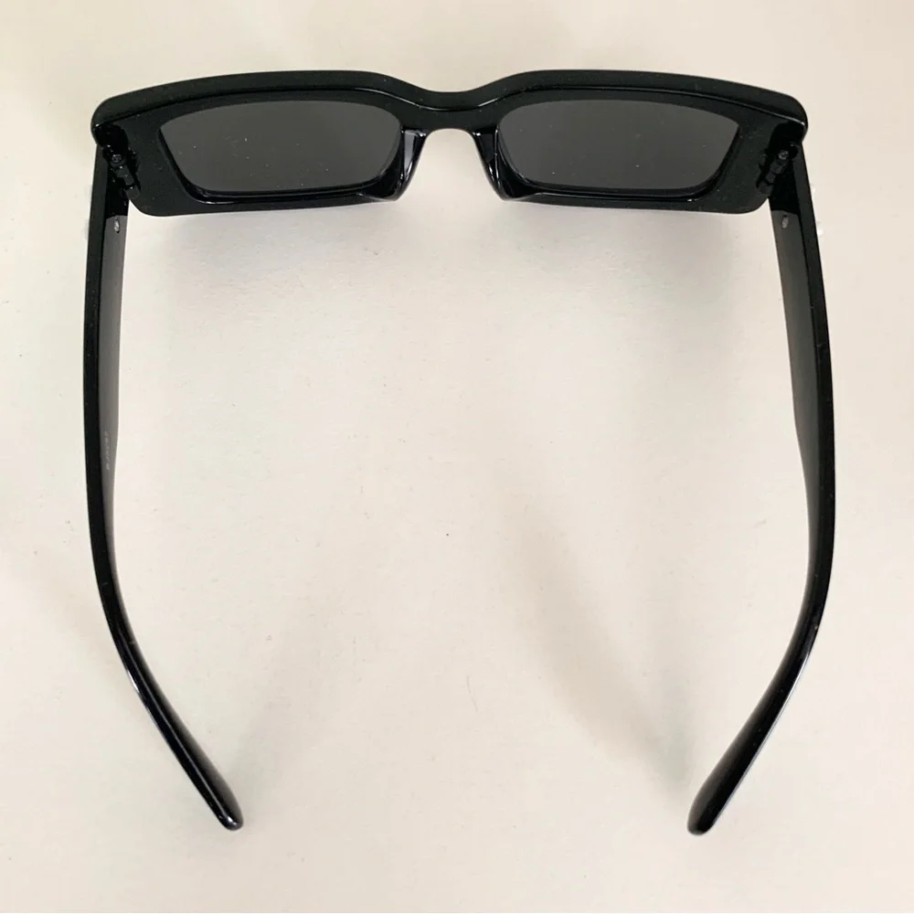 New square Black sunglasses